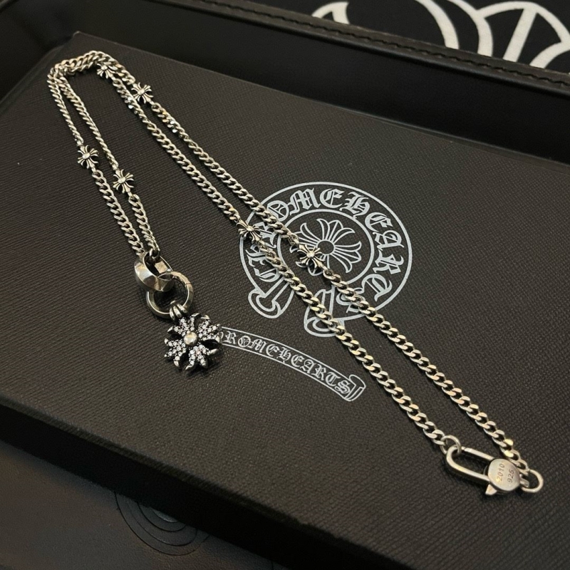 Ch*0me He**ts necklaces